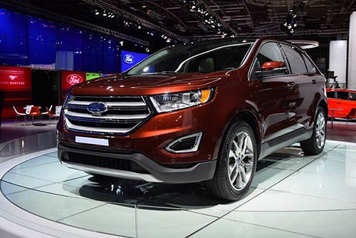 The new Ford Edge model was displayed at the motor show, highlighting elegant features from the front view.